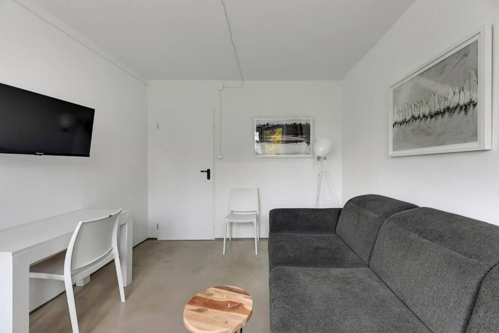 White Motlava By Grand Apartment